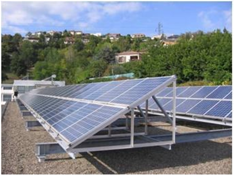 Champ photovoltaïque sur chassis